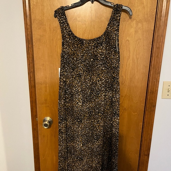 NWT.  Old Navy Summer Midi dress. Cute print, jersey material, stretchy. - Picture 4 of 4